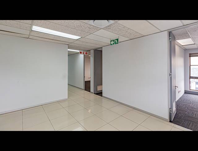 240M² OFFICE TO LET IN DUNKELD WEST